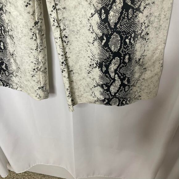 Gianni Bini women's M wide legged slacks pants trousers white black snakeskin - Picture 7 of 16